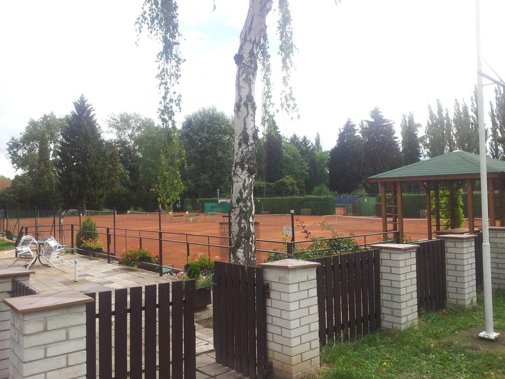 Penzion Tenis Подєбради Екстер'єр фото