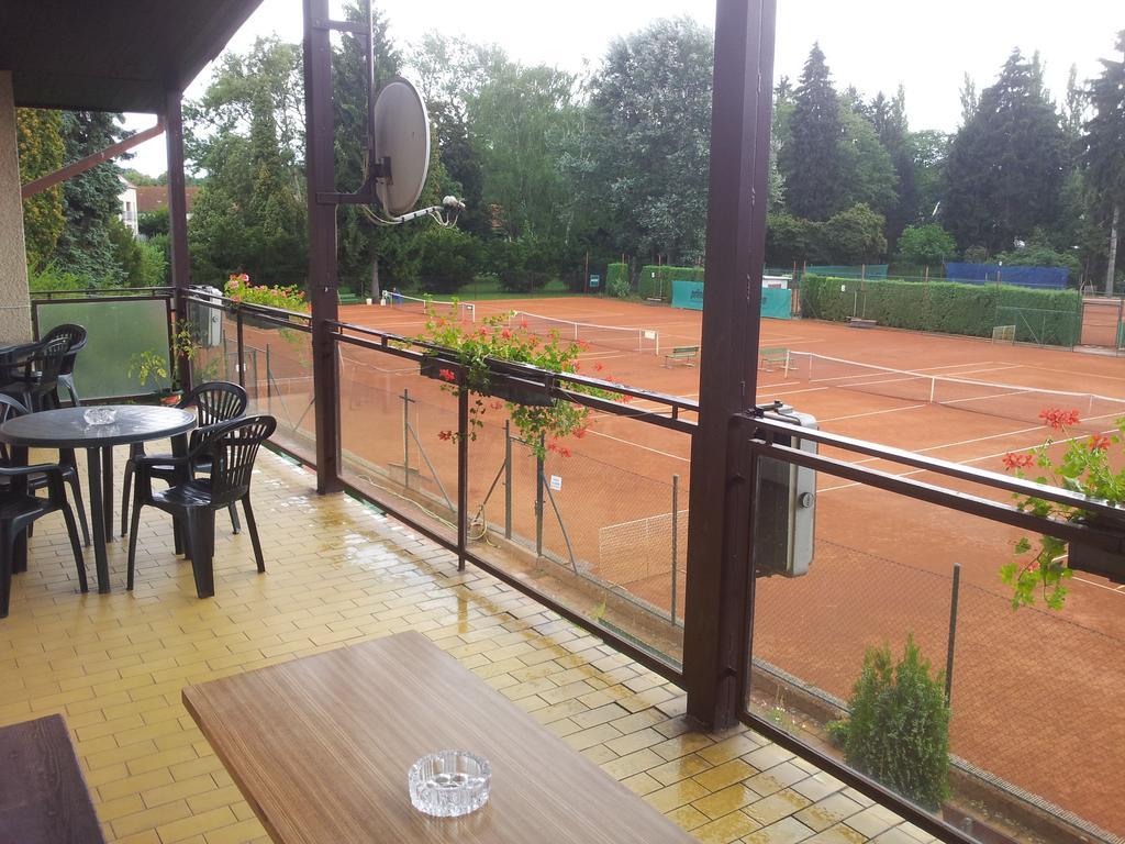 Penzion Tenis Подєбради Екстер'єр фото