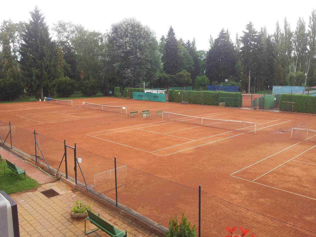 Penzion Tenis Подєбради Екстер'єр фото