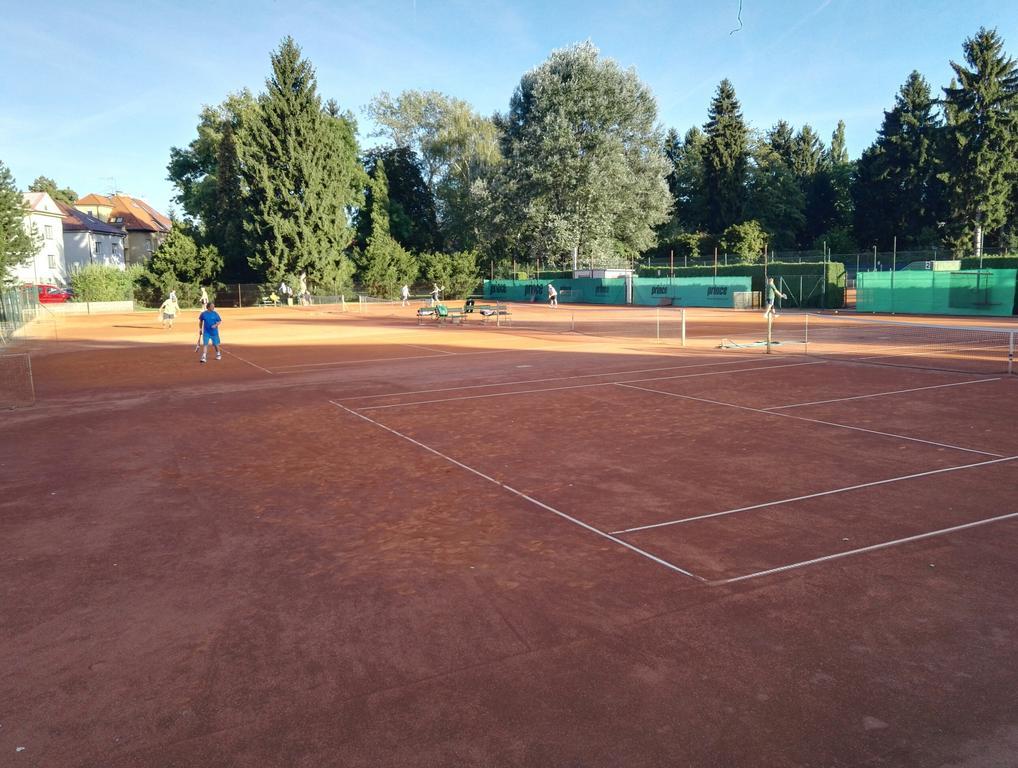 Penzion Tenis Подєбради Екстер'єр фото